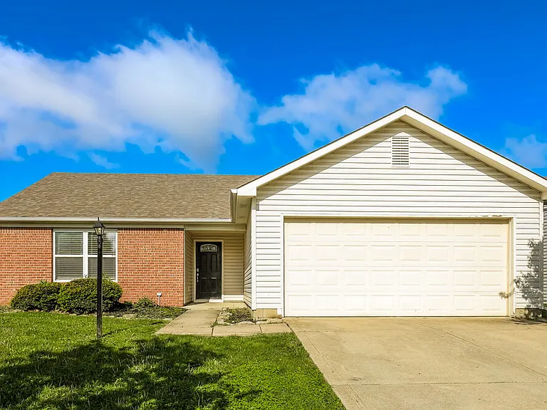19219 Prairie Crossing Dr — Photo 1