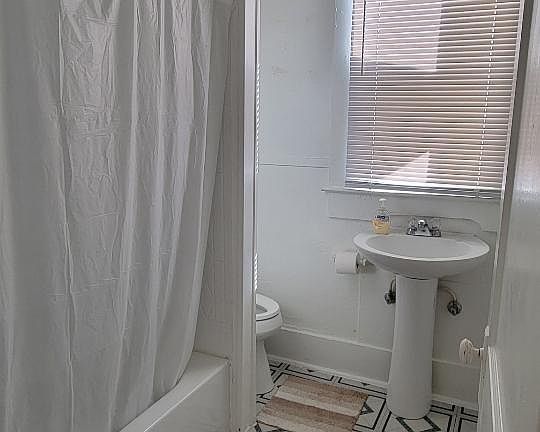 4th image of 422 E Citrus Ave #C