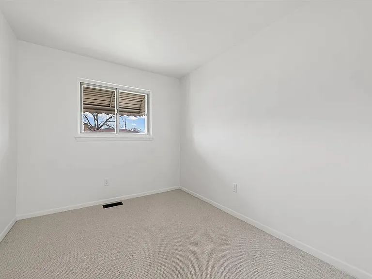 26627 Norma Ave — Photo 6
