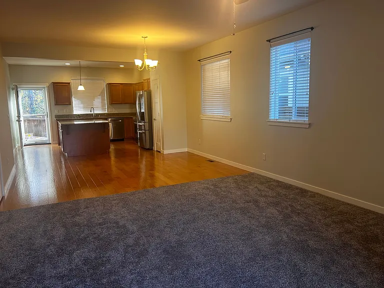 4704 Hadley St — Photo 4