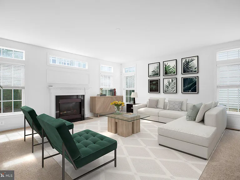 1002 Dorthea Ct — Photo 3