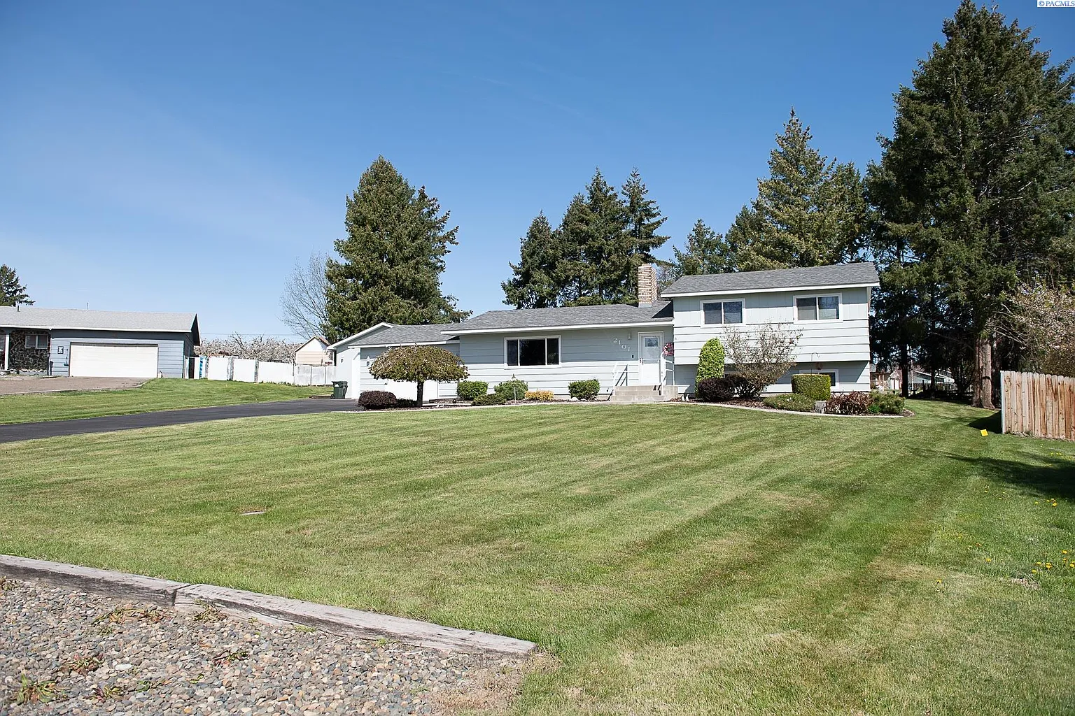 2101 Hill Dr photo 1