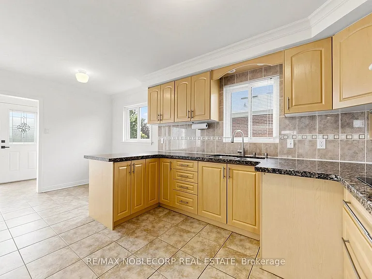 8 Summerfield Cres — Photo 19