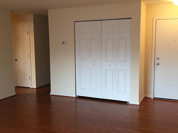 3rd image of 219 Crocker Dr APT F