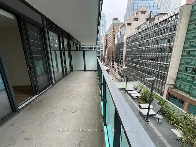 25 Richmond St E #611 — Photo 3