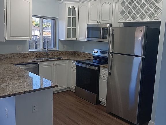 3rd image of 5837 Tyler St