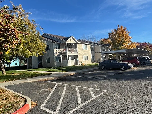 Parkwood Apartments — Photo 8