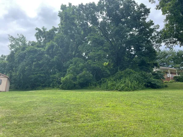 1380 Pin Oak Dr, Morristown, TN 37814