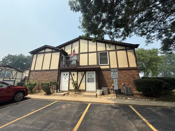 412 Saint Johns Rd APT A, Woodstock, IL 60098