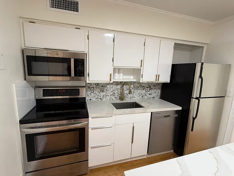 1413 SW 23rd Ave #2 — Photo 5