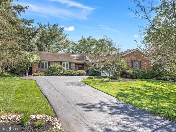 4 Colonial Ct, Hockessin, DE 19707