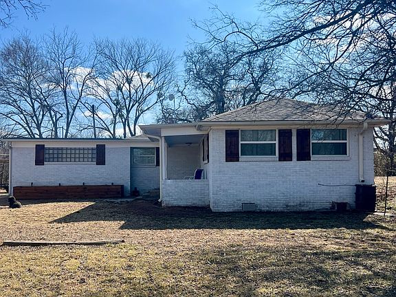 2nd image of 1408 Springdale Rd