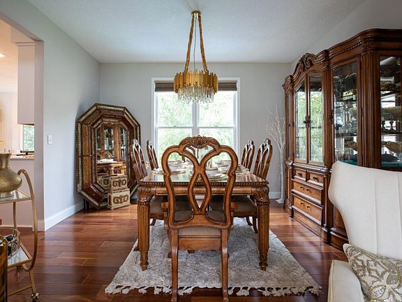 formal dining room for family and friends gatherings