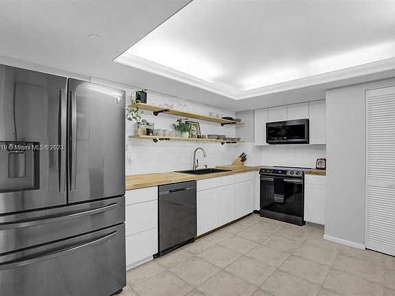 5th image of 3200 Port Royale Dr N APT 608