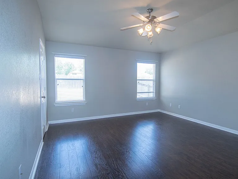 504 Comal Run — Photo 14