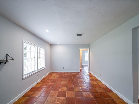 2nd image of 10733 NE 9th Avenue