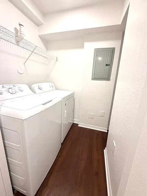 3 bed, 2.0 bath, 1238 sqft, $2,400 — Photo 3