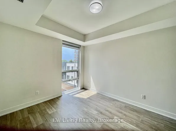 80 Vanauley St #302, Toronto, ON M5T 0C9