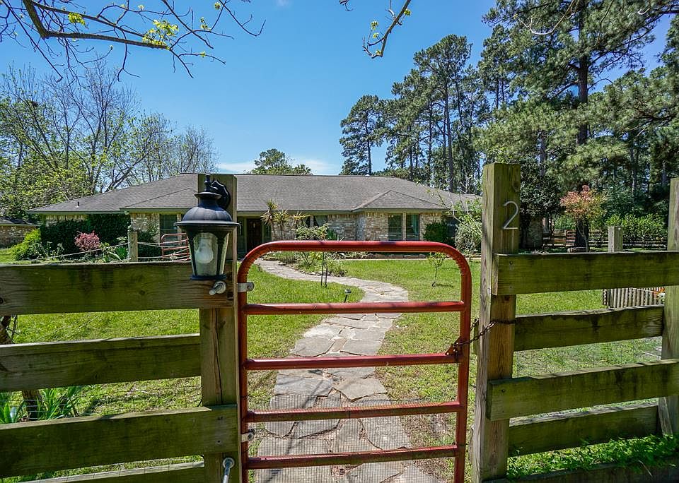 1st image of 2 Oak Hollow Cir