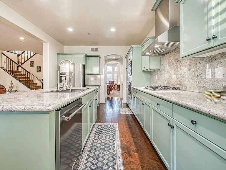 10509 N Sierra Vista Ave — Photo 11