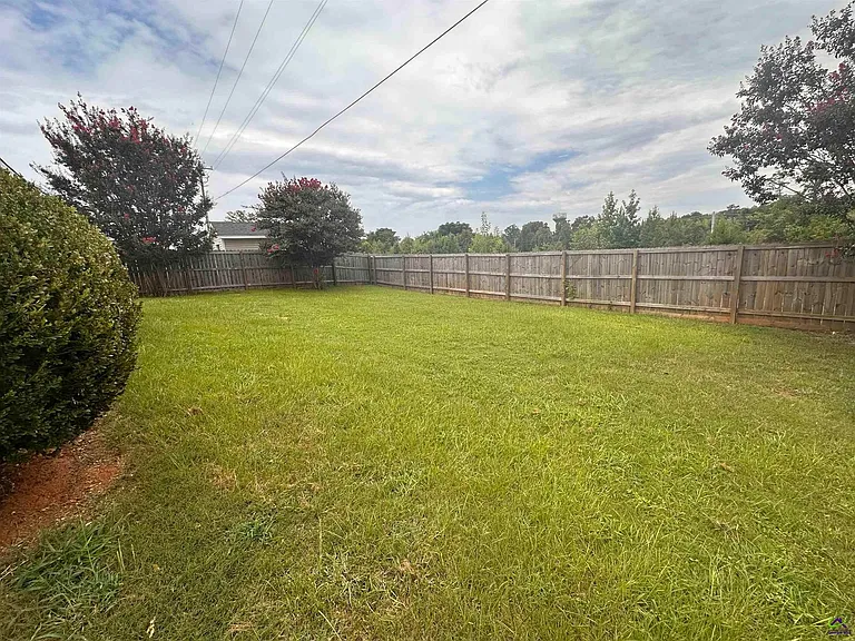 123 Larkspur Ln — Photo 20