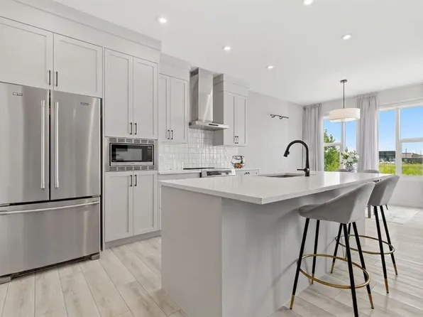 54 S Belmont Mnr SW, Calgary, AB T2X 5E4