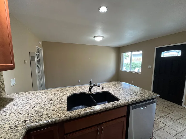 5065 W Point Loma Blvd #C — Photo 21