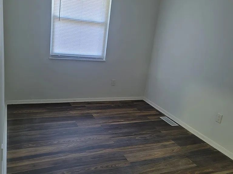 10038 Hawkins Ct — Photo 7