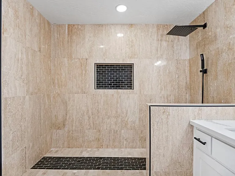 325 W Bush St #A — Photo 7