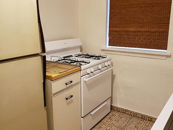 3rd image of 6944 Chippewa St #1