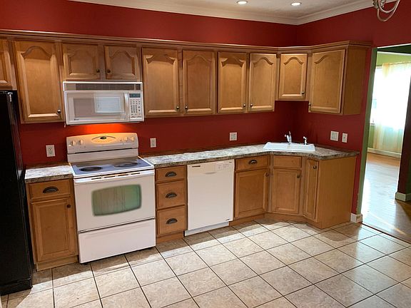 3rd image of 73 Anthony St #1