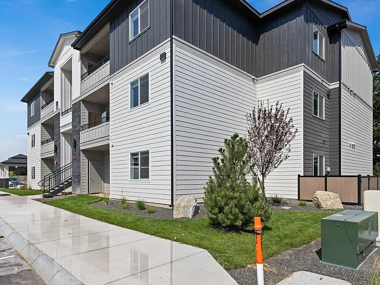 Hawk's Landing Apartments — Photo 55