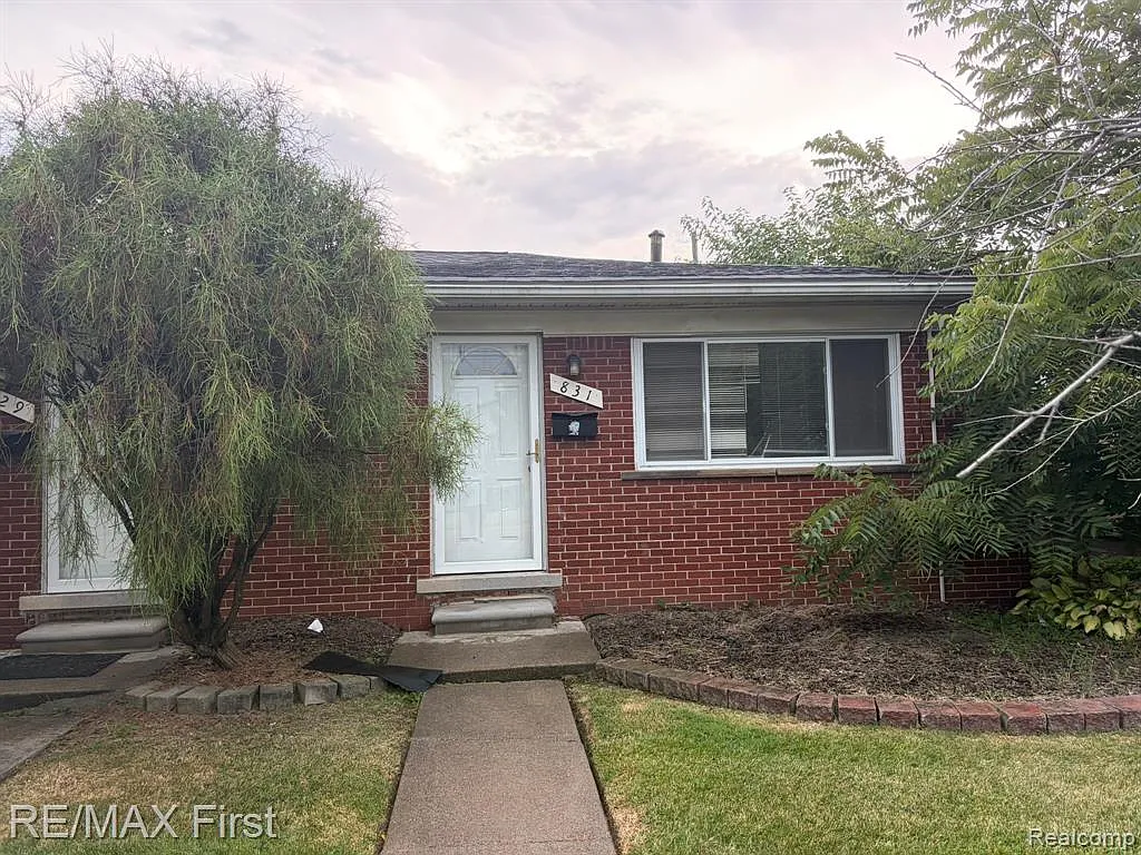 1 bed, 1.0 bath, 600 sqft, $900 — Photo 1