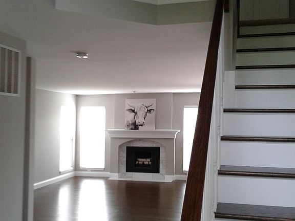 2nd image of 586 E Thornwood Dr