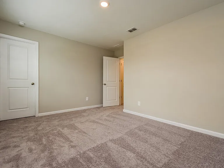 526 Knightsbridge Ln — Photo 13