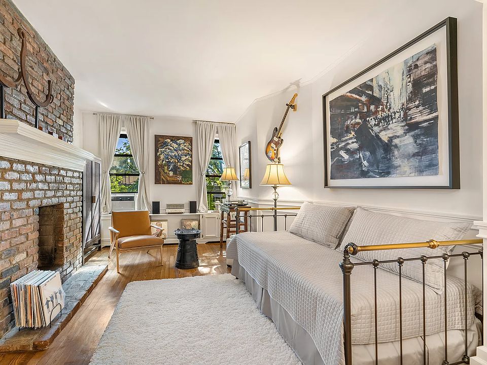 1st image of 24 Cornelia St APT 17