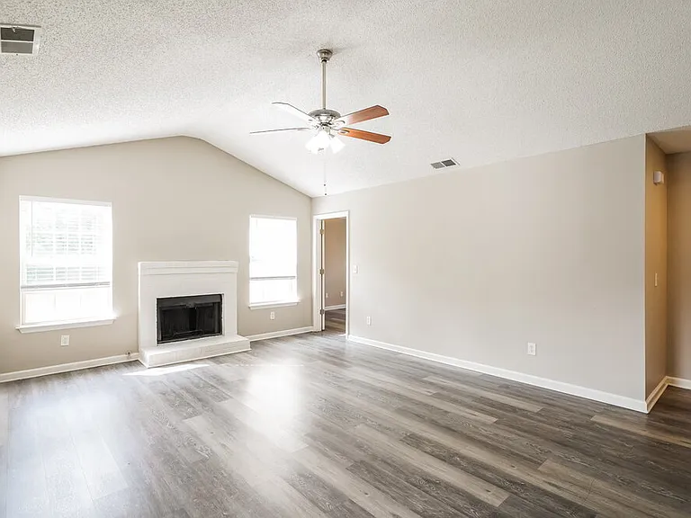 3944 Rock Creek Dr — Photo 3