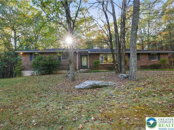 2172 White Pine Dr, Saylorsburg, PA 18353