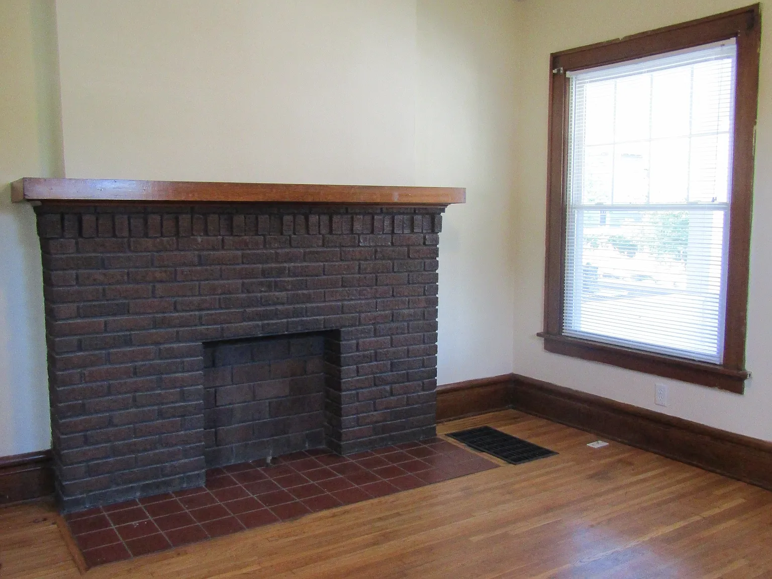 3 bed, 1000 sqft, $1,495 — Photo 2