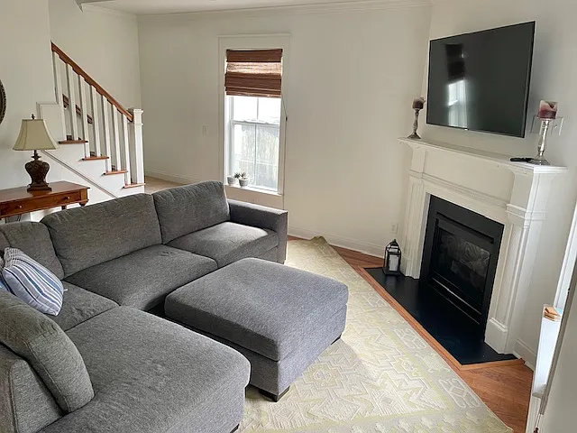 208 Clouter Creek Dr — Photo 8