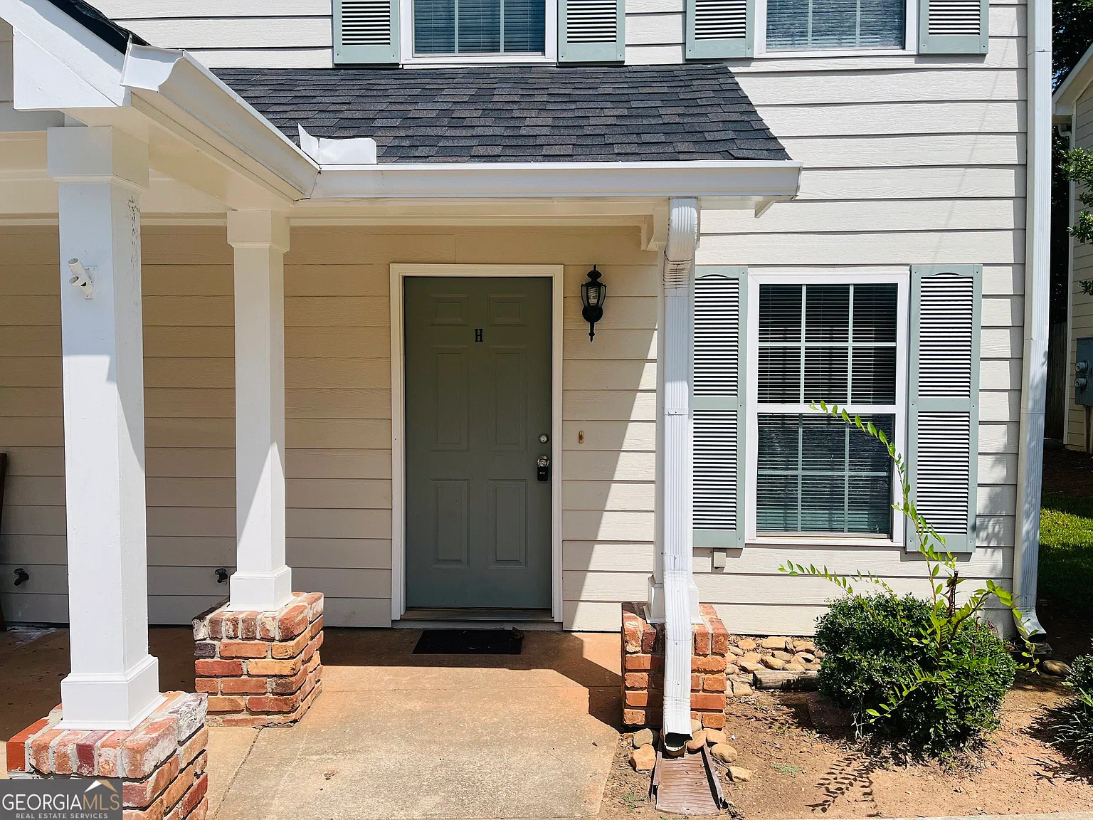 2 bed, 1.5 bath, 1044 sqft, $1,025 — Photo 3