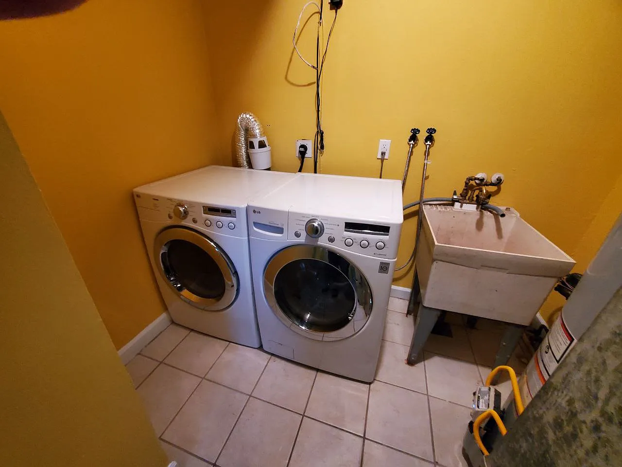 3 bed, 1116 sqft, $1,100 — Photo 2