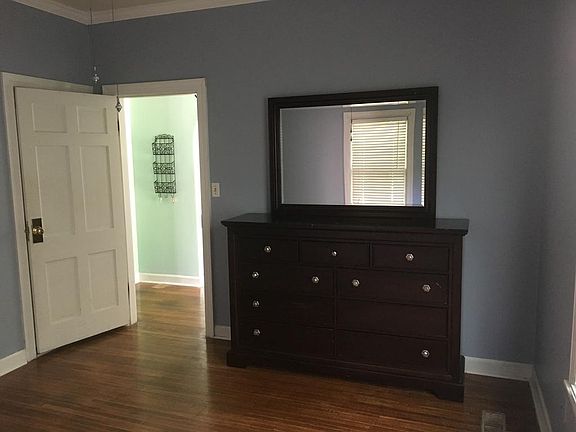 5th image of 200 Waverly Wood Cir