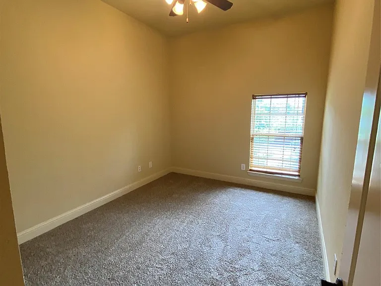 2222 Kirby St — Photo 21