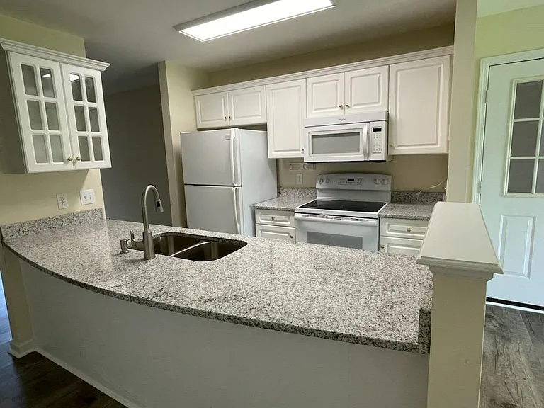 929 Nottingham Dr — Photo 8