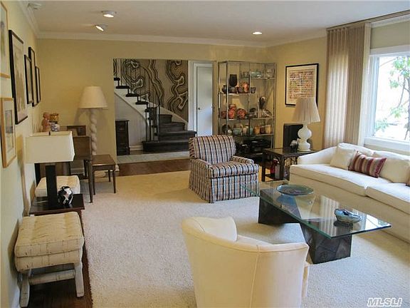 3rd image of 23 Hilltop Dr W
