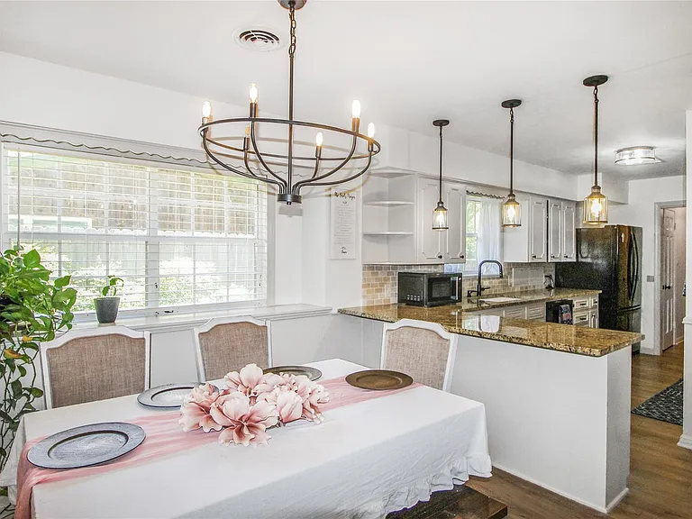 536 Oak Dr — Photo 1