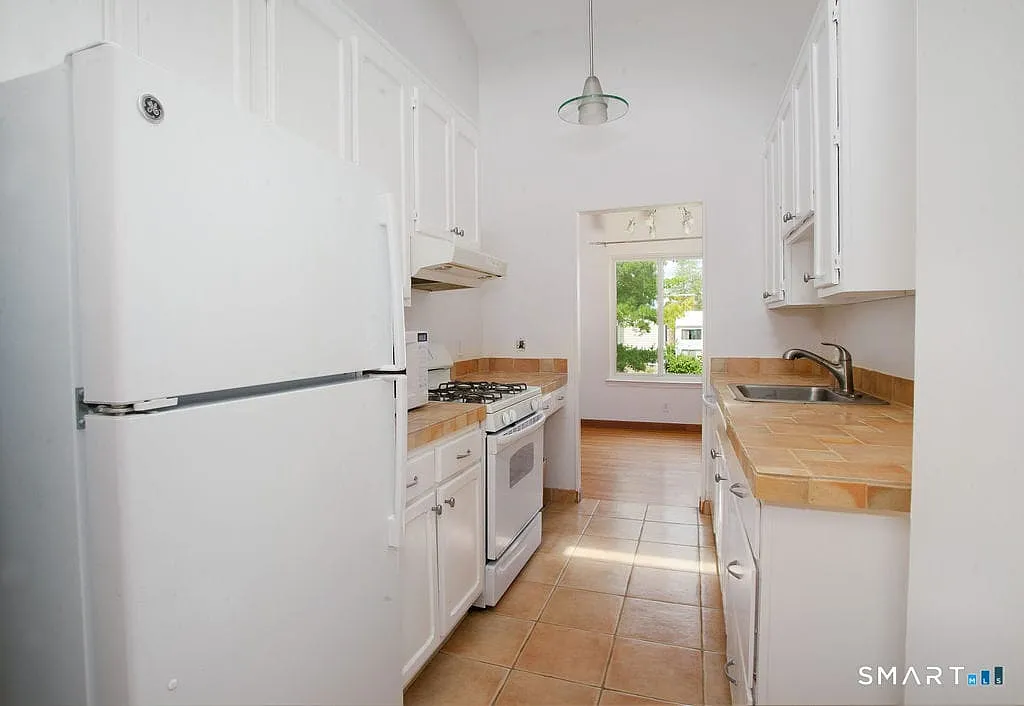2 bed, 1.0 bath, 1148 sqft, $2,700 — Photo 4