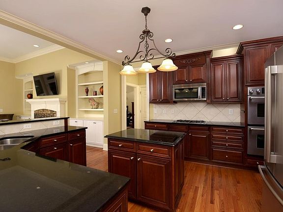 5th image of 502 Towneside Ln