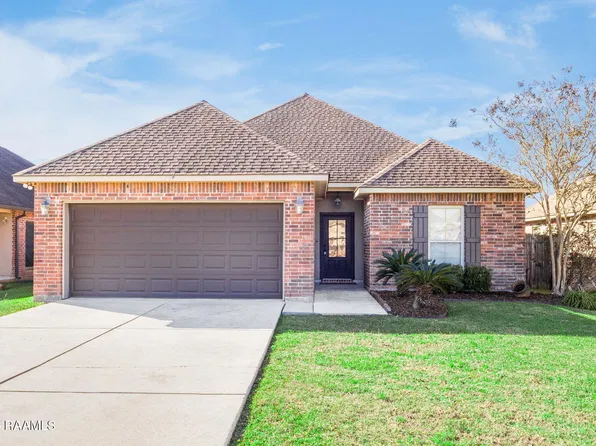 107 Hidden Hills Dr, Youngsville, LA 70592